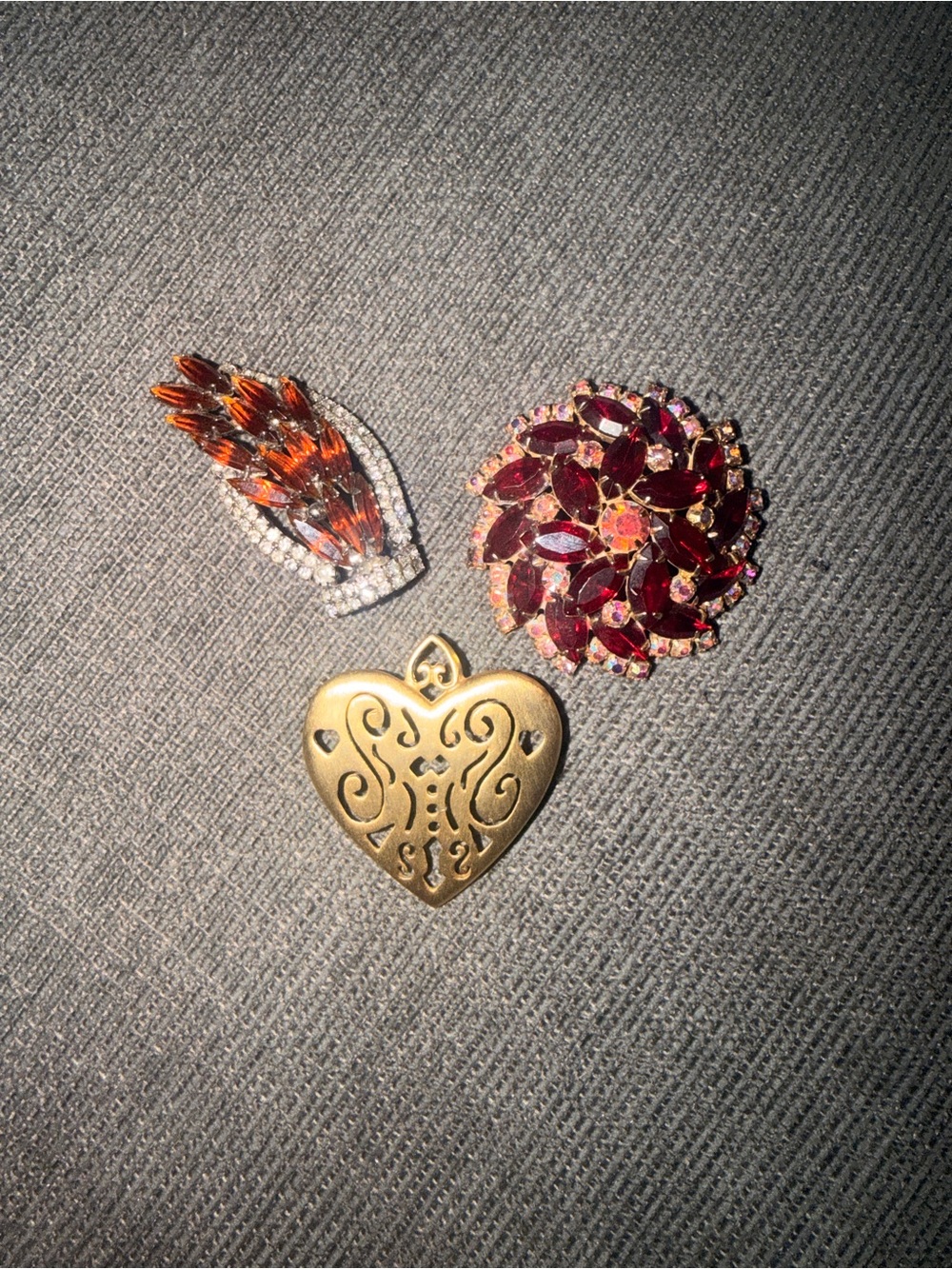 3 vintage brooches